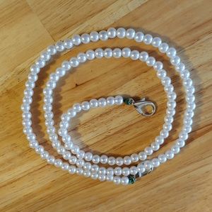 PEARL FACE MASK HOLDER